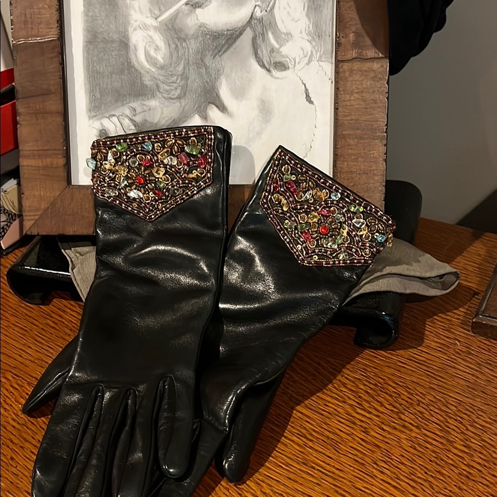 BNWOT black soft leather gloves.  Size medium.